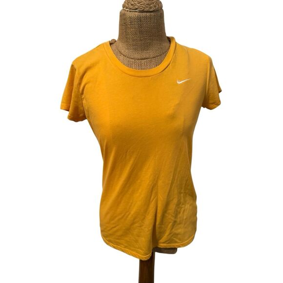 Nike women’s short sleeve tee sz medium solid embroidered swoosh T-shirt yellow - Picture 1 of 6